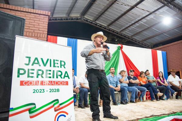 Mayor Otaño se suma al cambio con Javier Pereira
