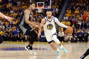 Diario HOY | Warriors emparejan serie con Kings, Cavs al borde del abismo