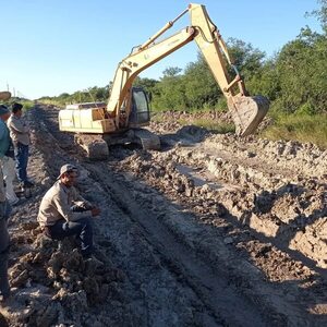 Inician reparación de caminos en el Alto Paraguay - Noticias del Chaco - ABC Color