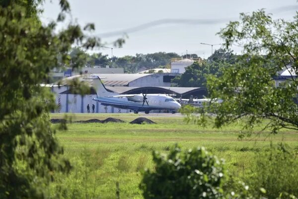 AUDIO: Avión ruso aterrizó en el aeropuerto para cargar combustible, aclara Dinac - A La Gran 7-30 - ABC Color