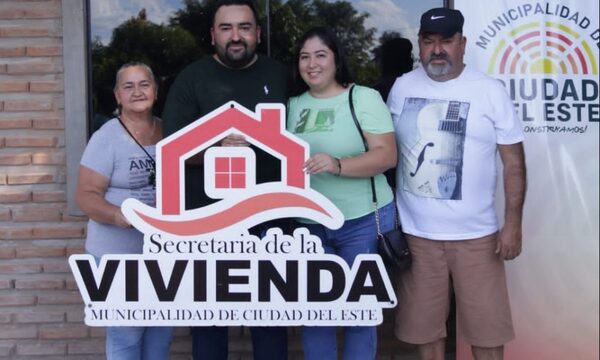 Prieto entrega vivienda a familia adinerada y se burla de familias vulnerables