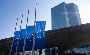 La actividad de la Eurozona crece en abril impulsada por el sector servicio gracias a que anotó su mayor alza en un año - Revista PLUS