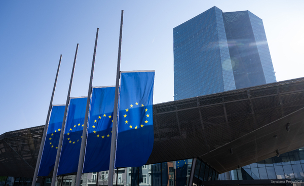 La actividad de la Eurozona crece en abril impulsada por el sector servicio gracias a que anotó su mayor alza en un año - Revista PLUS