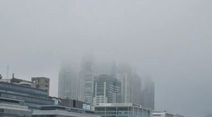 Buenos Aires bajo humo y olor a quemado por incendio en Uruguay