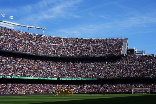 Diario HOY | Barcelona cierra millonaria financiación para renovar el Camp Nou