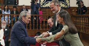 La Nación / El acento venezolano suena por primera vez en el Premio Cervantes