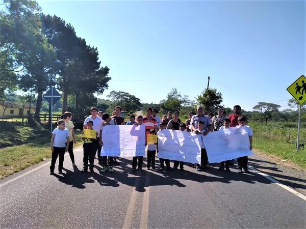 Con cierre intermitente del acceso Acahay-La Colmena, piden reposición de rubro en escuela rural - Nacionales - ABC Color