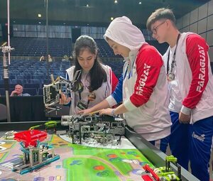 Altoparanaenses ganan premio en la competencia de robótica juvenil más grande del mundo - ABC en el Este - ABC Color