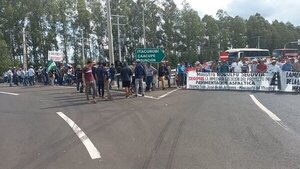 Pobladores cierran ruta por obras adjudicadas de asfalto que no inician