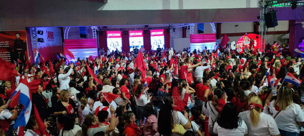 [VIDEO] Mujeres coloradas ratificaron su apoyo a Santi Peña en multitudinario encuentro