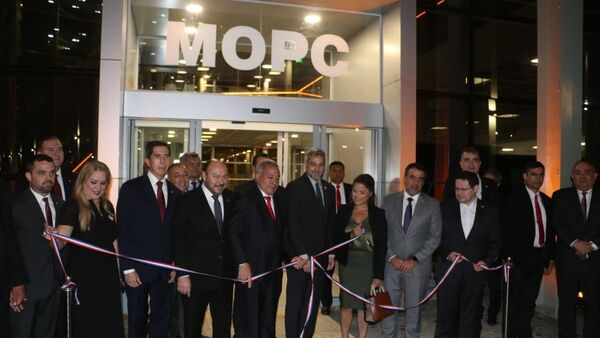 Gobierno inaugura nuevas oficinas con un ahorro de USD 10 millones