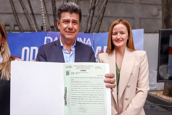 Efraín Alegre y Sole Núñez presentan hoy su programa de gobierno completo - Política - ABC Color