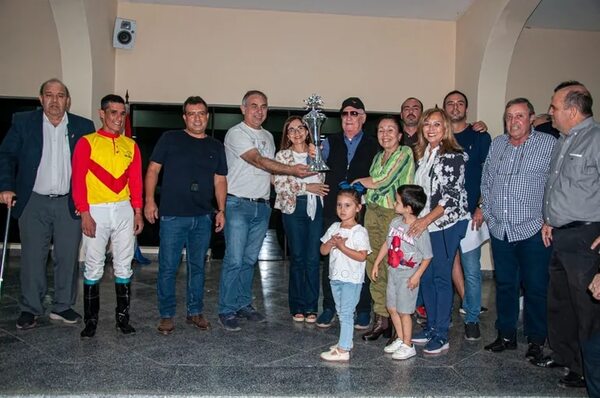 Turf: Amiguita se queda con el homenaje a Eduardo Saguier - Polideportivo - ABC Color