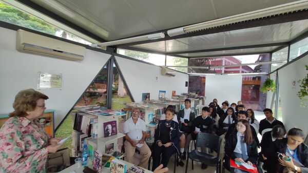 CELEBRAN EL DÍA INTERNACIONAL DEL LIBRO EN EL ESPACIO DE LECTURA DE LA GOBERNACIÓN DE ITAPÚA