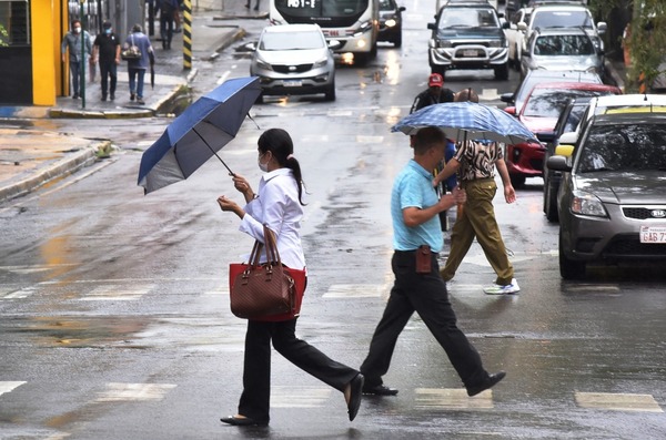 Anuncian un martes fresco y lluvioso •