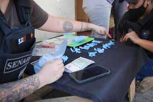 Capturan a traficantes con más de 80 dosis de crack en Lambaré | 1000 Noticias