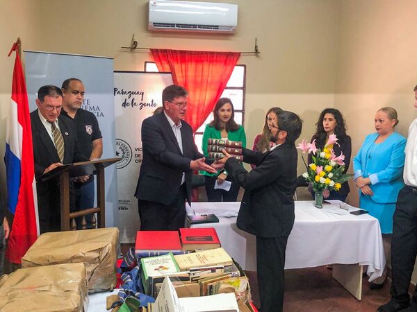 Donan 400 libros a Unidad Penitenciaria Esperanza para ampliar bibliotecas - .::Agencia IP::.