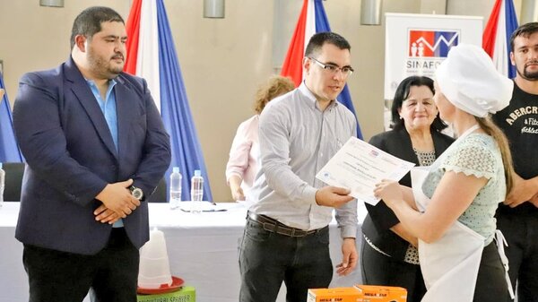 Sinafocal certificó y entregó kits a 200 nuevos egresados del Alto Paraná - .::Agencia IP::.