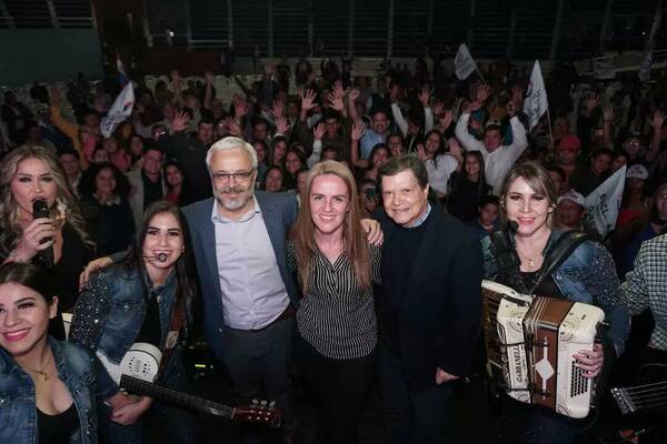 La decisión de Efraín que sigue “espantando” votos de la Concertación