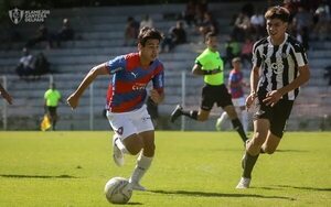 Sub 15: Libertad le despojó la cima y dejó sin invicto a Cerro Porteño   - Fútbol - ABC Color