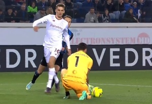 Era una pelota fácil, pero terminó en gol - La Prensa Futbolera