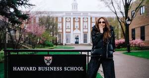 La Nación / “Te lo dedico, papá”: Thalía realizó sentido homenaje tras disertar en Harvard