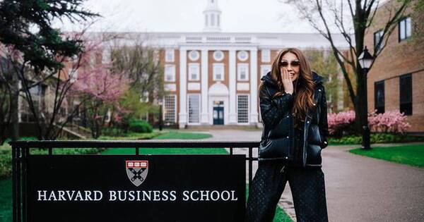 La Nación / “Te lo dedico, papá”: Thalía realizó sentido homenaje tras disertar en Harvard