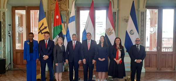 Presidente recibió credenciales de nuevos embajadores concurrentes ante el Gobierno - .::Agencia IP::.