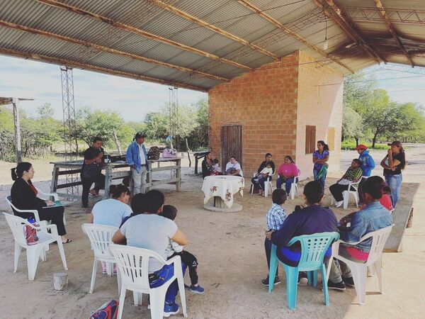 Mediante conversatorios pretenden inscribir a familias de la comunidad de Pirizal al programa Tekoporã