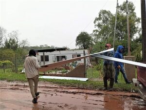 Afectados por temporal de tormenta y granizada reciben asistencia en La Colmena - Nacionales - ABC Color