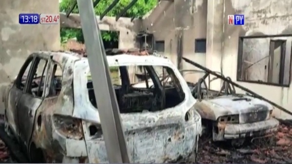 Incendió arrasó con una vivienda y dos vehículos - Noticias Paraguay