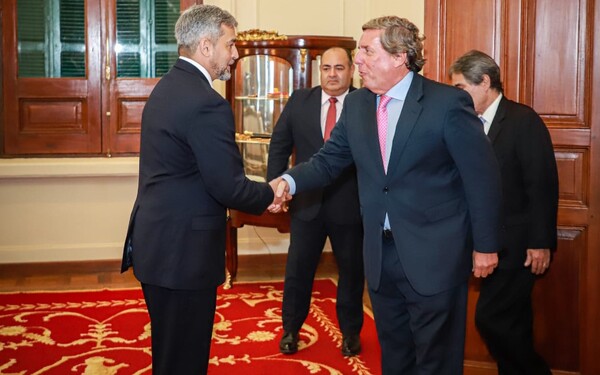 Mario Abdo recibió la visita de jefe de la MOE-UE | 1000 Noticias