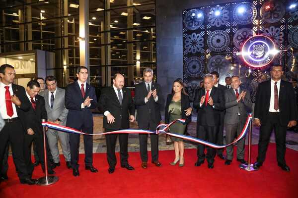 Con una inversión de US$ 84 millones habilitan las nuevas oficinas del Gobierno paraguayo - Revista PLUS