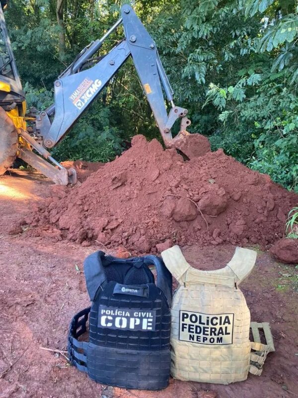 Policías brasileños destruyen puertos clandestinos en el lago de Itaipú - ABC en el Este - ABC Color