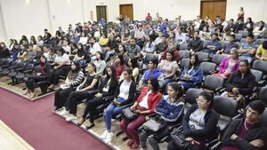 125 universitarios de Itapúa recibieron desembolsos para becas