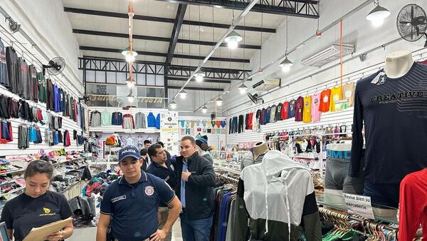 Dinapi incauta prendas falsificadas en el Mercado 4