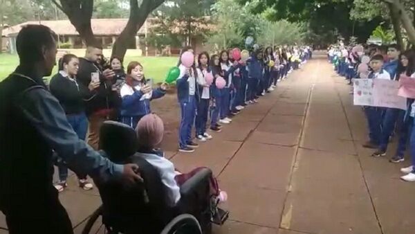 Niña sobreviviente de bala perdida volvió al colegio