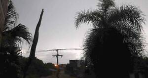 La Nación / Temporal causó destrozos y rayo afectó a 2 hombres
