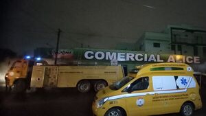 Bomberos controlan incendio en minimercado de Amambay
