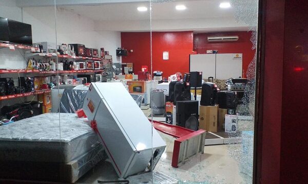 Hurtan local comercial en Franco