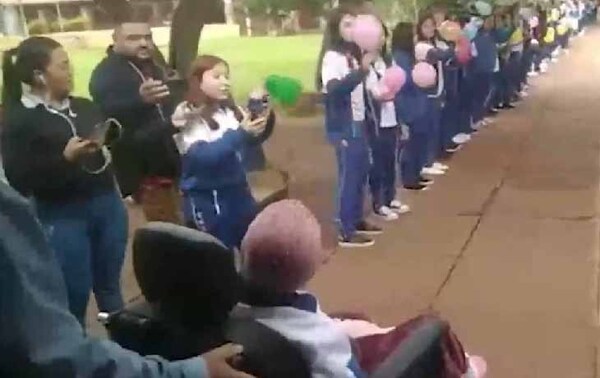 Niña víctima de bala perdida en PJC volvió a la escuela con un caluroso recibimiento – Prensa 5