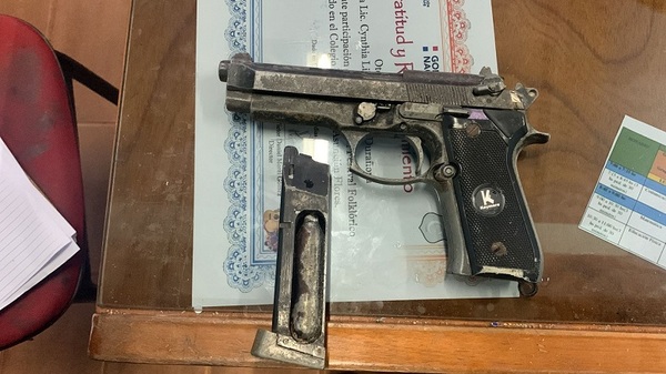 Incautan réplica de arma de fuego del poder de un escolar - Noticias Paraguay