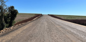 PROSIGUE CONSTRUCCIÓN DE NUEVOS TRAMOS ASFALTADOS EN CARLOS A. LÓPEZ Y MAYOR OTAÑO