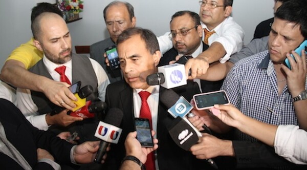 Ordenan captura de exintendente de Lambaré