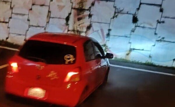 Auto con chapa paraguaya atropelló a indigente en Foz, y luego huyó