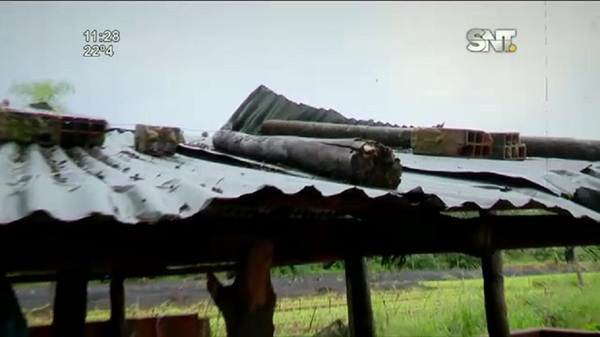 Susto pero no tragedia: Les cayó un rayó - SNT