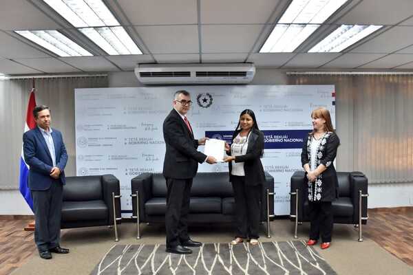 Mujer nativa del Chaco ocupa por primera vez Dirección general de Educación Escolar Indígena del MEC