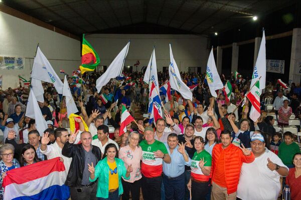 Con una caravana y una multitudinaria convocatoria Pereira cierra campaña en Coronel Bogado