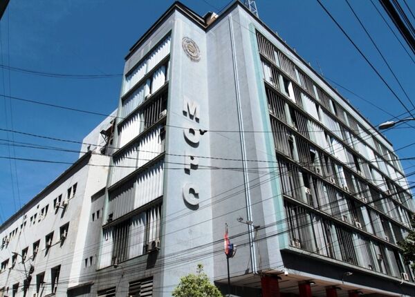 Diario HOY | MOPC licita seguro médico para funcionarios