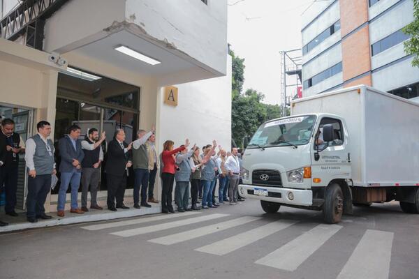 Partieron los maletines electorales y máquinas de votación al interior - Unicanal